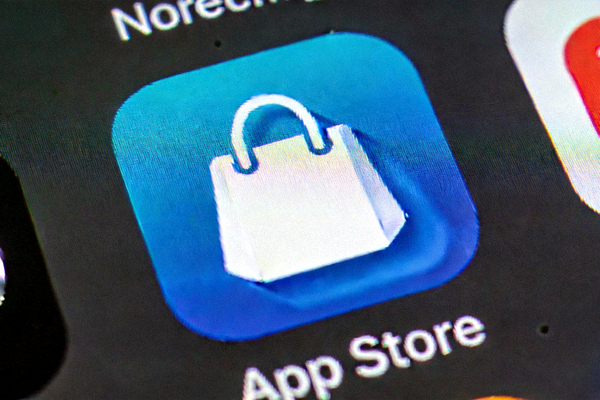 iPhone主屏幕上蓝色的App Store应用图标特写